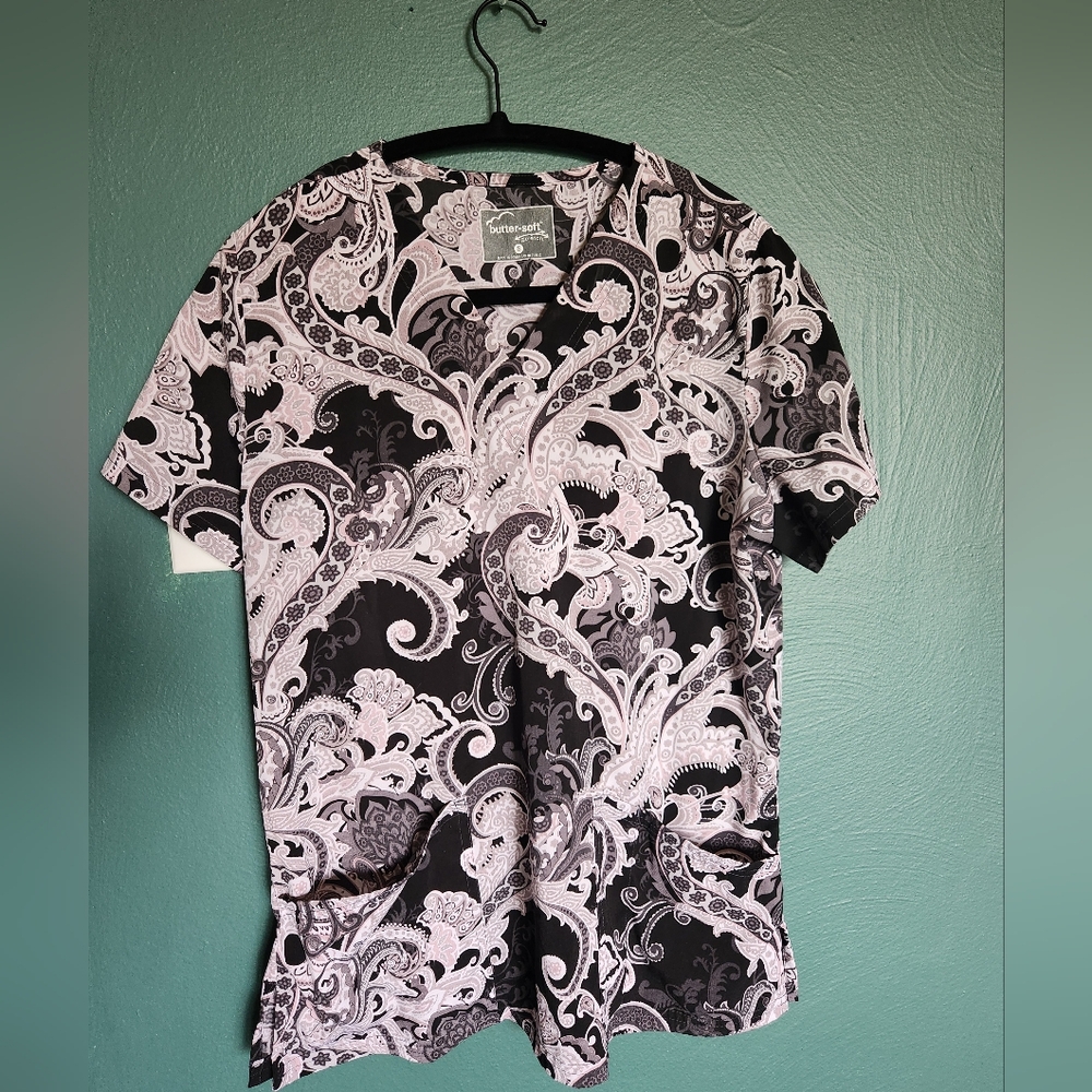 UA Butter Soft Stretch French Twist Mauve Shadow Print Scrub Top
